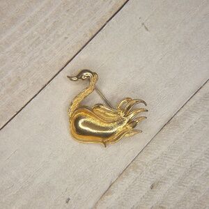 Vintage D'ORLAN Swan Gold Tone Brooch